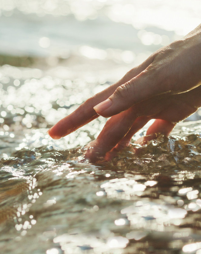 Hand im Wasser